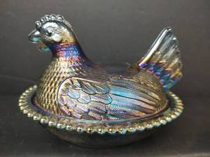lot 79 image: Vintage Hen on Nest Covered Dish in Iridescent Blue