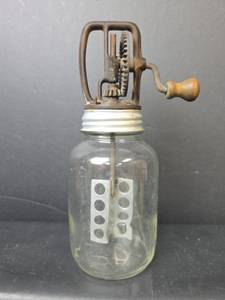 lot 103 image: Vintage Hand Crank Glass Quart Jar Butter Churn