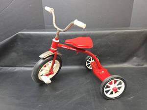 lot 110 image: Radio Flyer Toy Tricycle