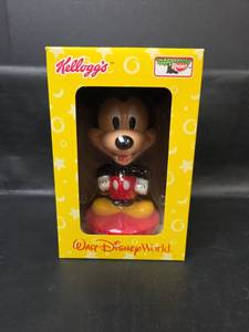 lot 137 image: 2002 Kelloggs Walt Disney World Mickey Mouse Bobble Head Figure
