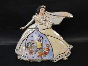 lot 143 image: Bradford Exchange Happily Ever After Snow White Hard-Fire Porcelain Plate A1781 with Certificate of Authenticity