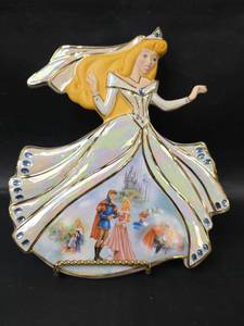 lot 144 image: The Bradford Exchange Beautiful Bride Visions of Enchantment Plate A0886 with Certificate of Authenticity