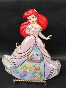 lot 149 image: The Bradford Exchange Disney Ariel Shimmering Beauty Collectors Plate No. A 1624 with Certificate of Authenticity