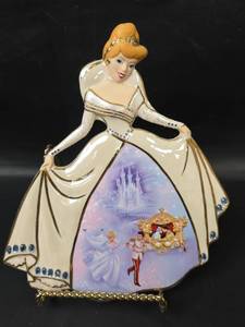 lot 150 image: A Bradford Exchange Cinderella Wedding Bliss Collectors Plate No. A 2286 with Certificate of Authenticity
