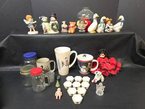lot 156 image: Assorted Collectibles
