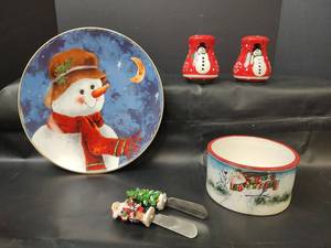 lot 200 image: Holiday Tableware, Appetizer Bowl with Spreaders, Salt and Pepper Shakers and Plate