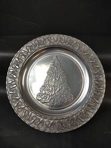 lot 206 image: Wilton Armetale Christmas Tree Plate with Decorative Border