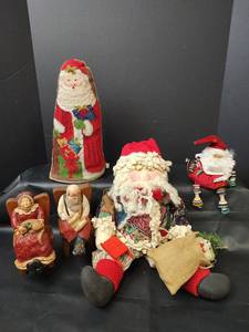 lot 215 image: Christmas Santa Figurines
