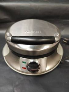 lot 227 image: Cuisinart Traditional Waffle Iron