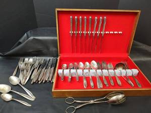 lot 231 image: Vintage 1950  Intl Silver Daffodil Hollow Grille Silverplate in Case, 54 Pieces and Wm. Rogers Oneida Ltd Flowertime, 32 Pieces