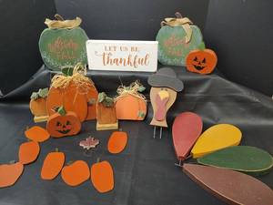 lot 234 image: Fall Harvest Tabletop Decorations