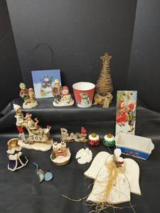 lot 236 image: Christmas Holiday Decorations