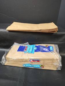 lot 251 image: Paper Lunch Bags