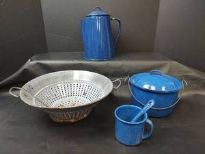 lot 257 image: Vintage Enamelware Cooking Lot
