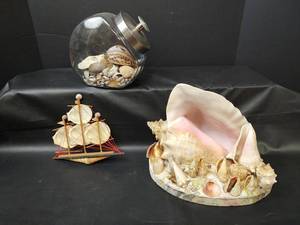 lot 258 image: Shell & Nautical Decorative Lot
