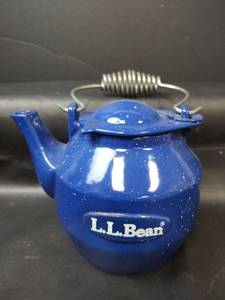 lot 262 image: Vintage L.L.Bean Teakettle, Cast Iron, Blue Speckled