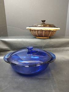 lot 263 image: Anchor Hocking 2 Qt Blue Glass Casserole Dish and 1.5 Pyrex Casserole Dish with Wicker Basket