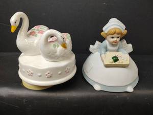 lot 267 image: Vintage Music Boxes