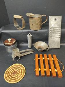 lot 273 image: Vintage Kitchen Gadgets