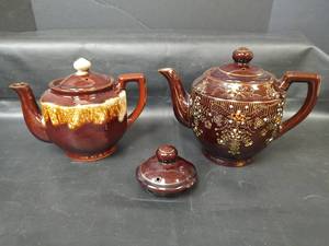 lot 274 image: Vintage Japanese Teapots