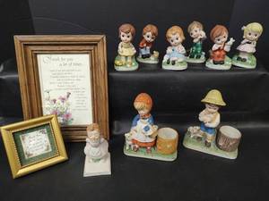 lot 278 image: Vintage Collectible Figurines with Framed Prints