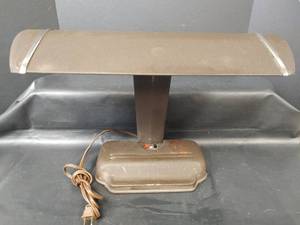lot 282 image: Vintage Airplane Wings Desk Lamp, Tested Needs Light