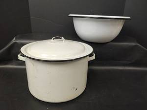 lot 286 image: Antique Enamelware Stock Pot with Lid and Basin, White with Black Trim