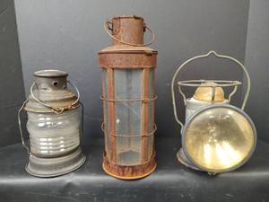 lot 294 image: Vintage Delta Dietz Lantern with Rustic Lanterns