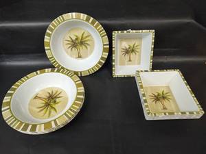 lot 299 image: Palm Tree Plastic Tableware, 10 Pieces