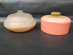 lot 300 image: Vintage Glass and Plastic Decorative Lidded Powder Boxes