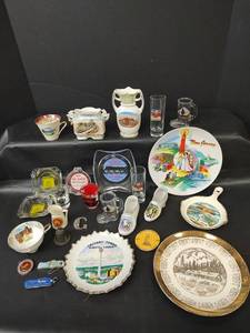 lot 305 image: Souvenir Collectibles