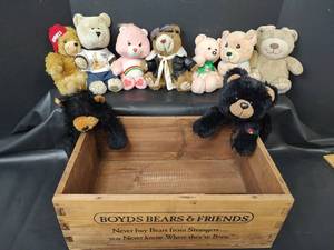 lot 320 image: Vintage Boyds Bears Wooden Box, including Assorted Stuffed Bears