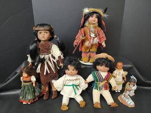 lot 324 image: Native American Themed Dolls