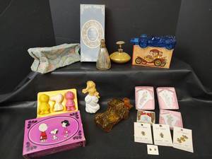 lot 326 image: Assorted Avon and Precious Moments