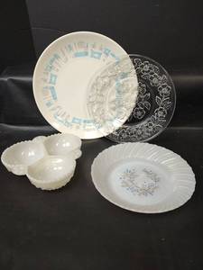 lot 328 image: Vintage Assorted Glassware