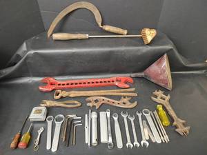 lot 335 image: Vintage and Modern Tools