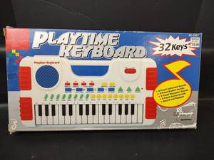 lot 353 image: NIB RadioShack Playtime Keyboard