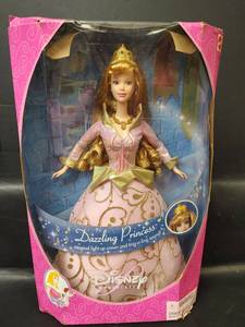 lot 370 image: Vintage Mattel Disney Princess Sleeping Beauty, Dazzling Princess Light-Up Crown