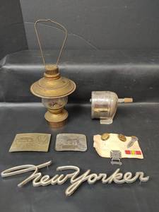 lot 392 image: Assorted Vintage Lot