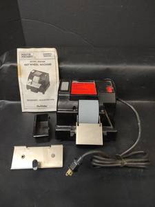 lot 403 image: Master Mechanic Wet Wheel Machine