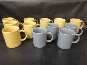 lot 422 image: Coffee Mugs, Made in Japan