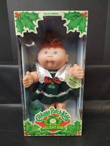 lot 426 image: Vintage Mattel Cabbage Patch Kids Holiday Baby, Special Edition Doll