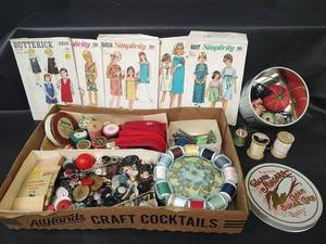 lot 428 image: Vintage Sewing Lot