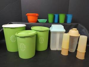 lot 429 image: Vintage Assorted Tupperware