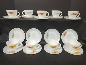 lot 440 image: Vintage Fire-King Ware, Floral Cups and Saucers