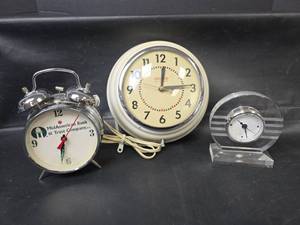 lot 446 image: 3 Clocks