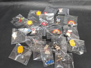 lot 476 image: Assorted Lapel Pin Lot Sun Rainbow Santa Bunny Cat Designs 20ct New