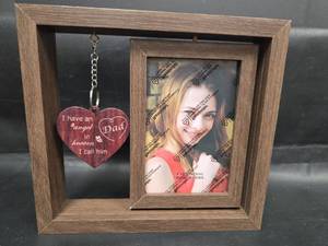 lot 502 image: Double-Sided Photo Frame 4 x 6 in with Heart Keychain Dad