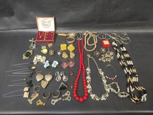 lot 532 image: Assorted Had Pins, Jewelry and Assecories