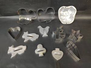 lot 535 image: Metal Cookie Cutters